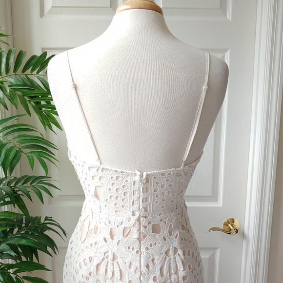 (SOLD) Tobi Lace Crochet Plunge Slit Maxi Dress - Picture 8 of 10